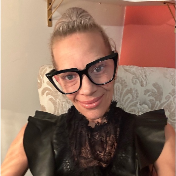 Meet your Posher, Ashley - Picture 9 of 15